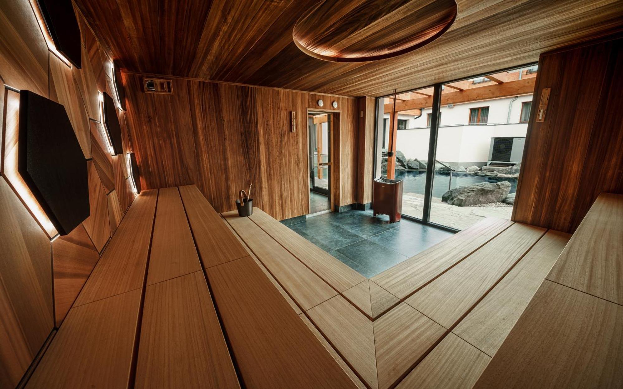 Hotel Horal Roznov pod Radhostem Exterior photo